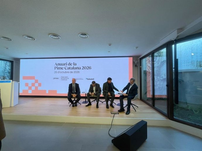 (I-D) Xavier Comerma (Banco Sabadell), Miquel Sàmper (Departamento de Empresa), Antoni Cañete (Pimec) y Oriol Amat (Observatori de la Pime) este lunes en Barcelona