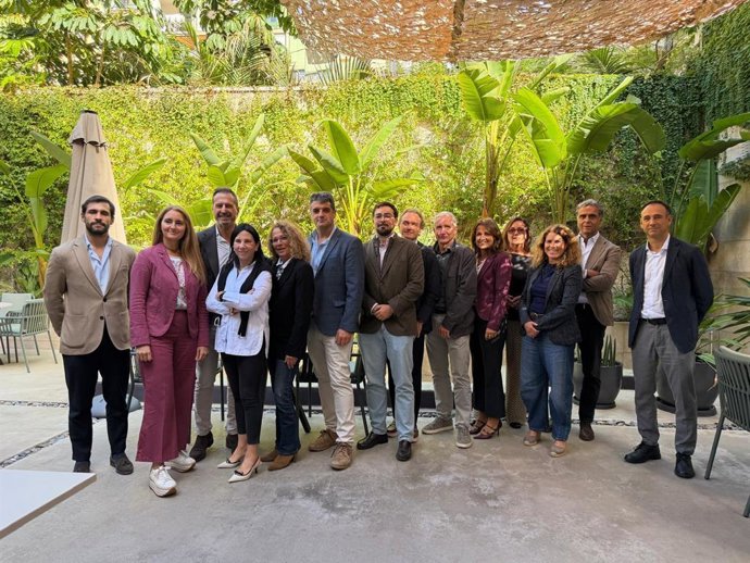Encuentro de representantes del sector de pisos turísticos organizado por Federatur