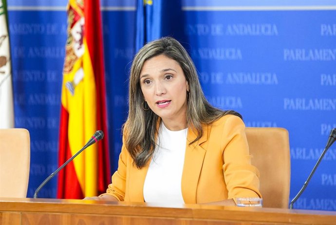 La portavoz del Grupo Parlamentario Socialista, María Márquez, durante la ronda de ruedas de prensa de portavoces de los grupos parlamentarios en el Parlamento de Andalucía. (Foto de archivo).