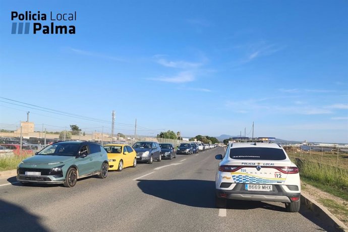 Levantan dos actas contra un evento de motor en Palma por colapsar el tráfico y cobrar por aparcar en rústico