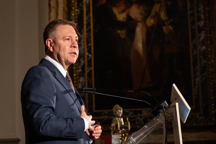 El presidente de Castilla-La Mancha, Emiliano García-Page, asiste, en la Catedral de Toledo, a las conclusiones y presentación del catálogo de la exposición ‘Primada. VIII Centenario de la Catedral de Toledo’