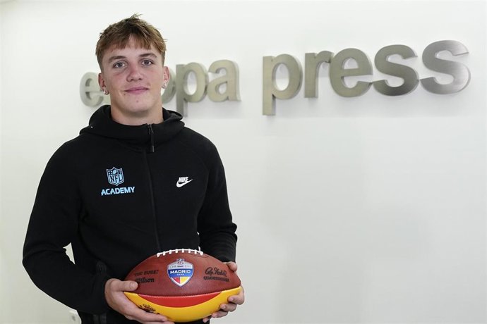 El español Tom Gabarró, jugador de la NFL Academy, durante su visita a Europa Press