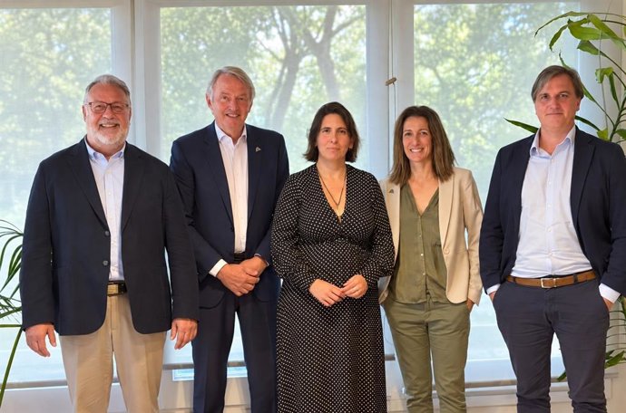 José Luis García, director de la división de Tecnologías Duales de Aggity; Oscar Pierre, presidente de Aggity; Marta Cejuela, COO & Safety Manager en Cargo Drone Solutions; Lara Iglesia, CEO de Cargo Drone Solutions; y Abraham López, CEO de Aggity