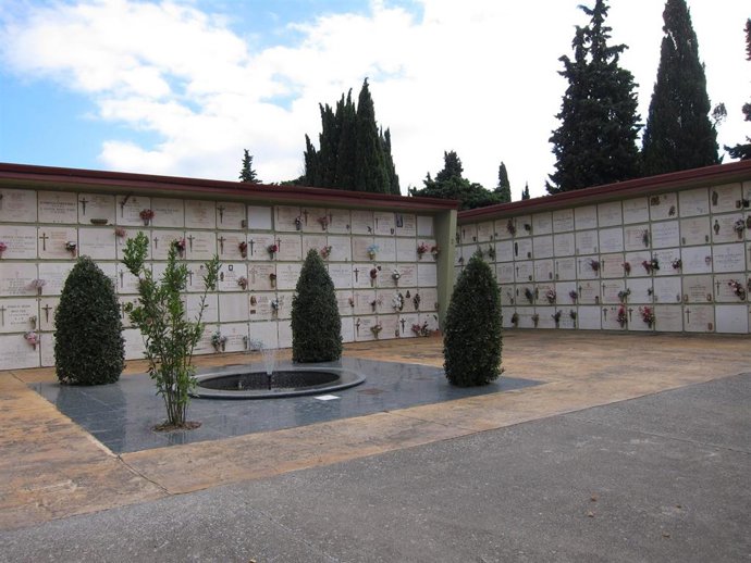 Archivo - Cementerio municipal de Logroño.