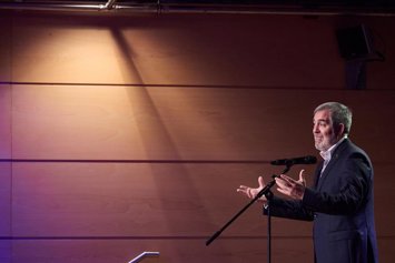 Archivo - El presidente de Canarias, Fernando Clavijo, durante un encuentro en Madrid para hablar de migraciones y la Ley de Extranjería.