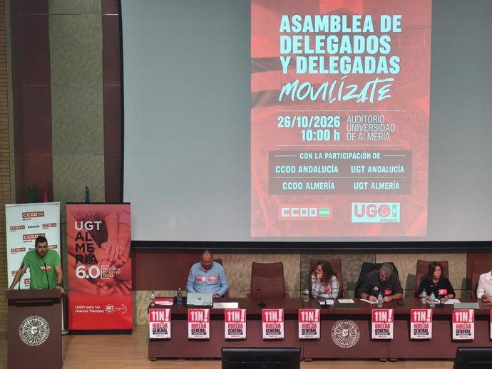Asamblea de delegados organizada por CCOO y UGT en Almería de cara a la huelga general del 11 de noviembre.