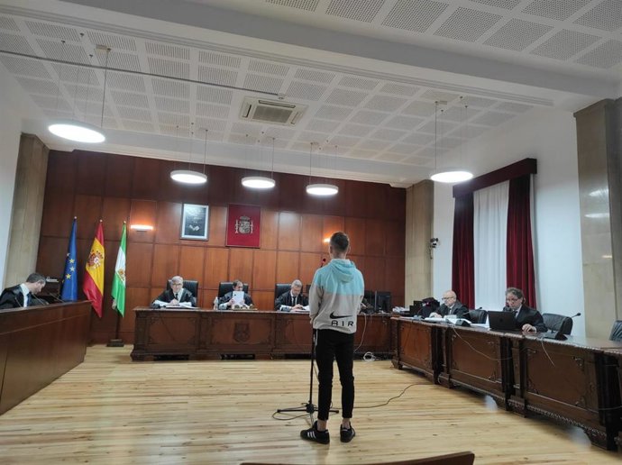 El acusado de agredir sexualmente a su amiga menor de edad durante el juicio