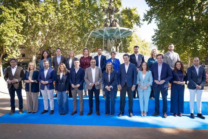 Foto de familia de la candidatura del PP de Granada a las elecciones generales del 29N. El presidente del PP de Granada, Francis Rodríguez; el candidato al Congreso, Jorge Saavedra; y el candidato al senado, Carlos Rojas, han atendido a los medios.