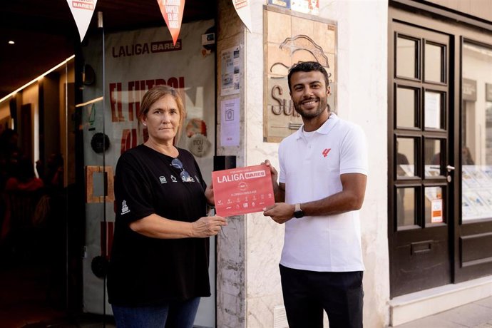 LaLiga Bares lleva la emoción del Clásico a Sant Pol de Mar con la visita de Rafinha Alcántara.