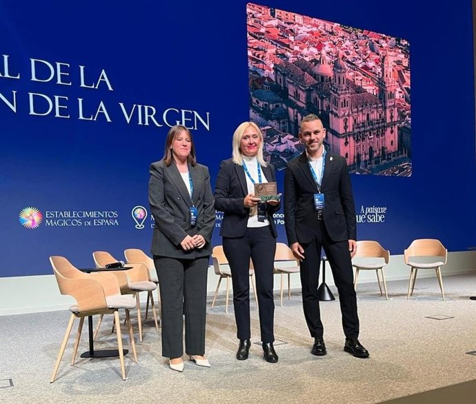 La concejala María Espejo tras recoger la distinción