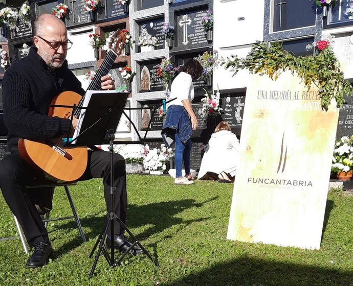 Archivo - Música en los cementerios de Torrelavega en foto de archivo