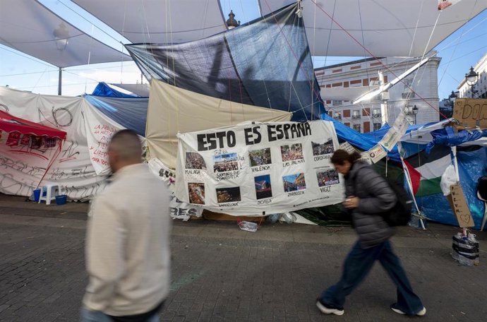 Acampada por la vivienda, en la Puerta del Sol.