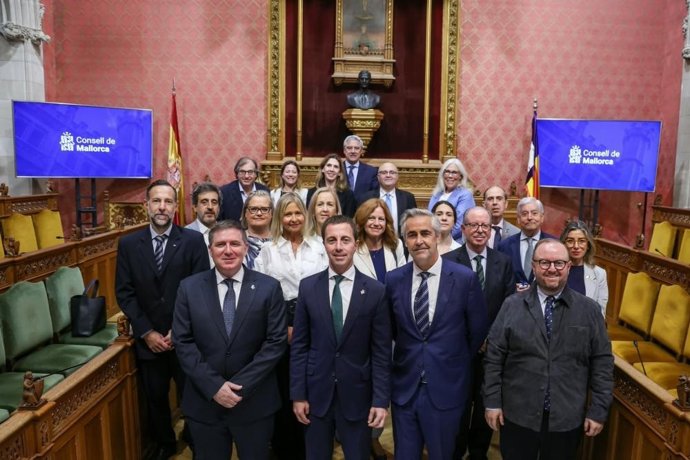 El Consell de Mallorca se reúne con representantes consulares de 19 países para tratar el futuro del modelo turístico