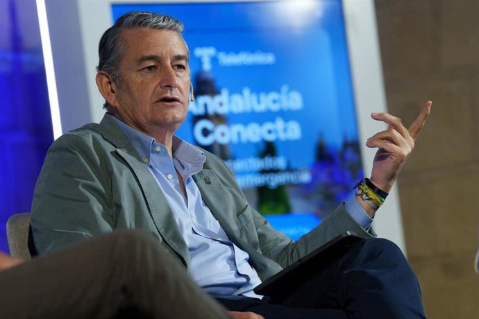 El vicepresidente primero de la Junta de Andalucía y consejero de Presidencia, Sanidad y Emergencias, Antonio Sanz, interviene en la jornada 'Andalucía conecta: conectados ante la emergencia'. A 26 de octubre de 2026 en Jerez de la Frontera.