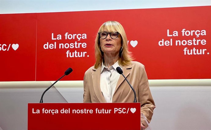 La viceprimera secretaria y portavoz del PSC, Lluïsa Moret, en rueda de prensa este lunes