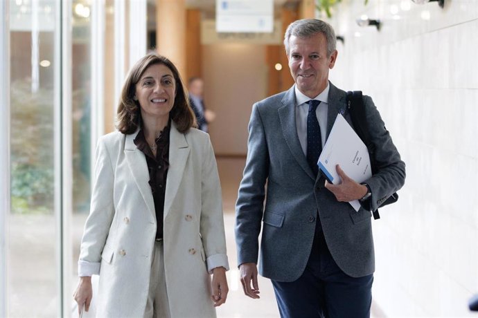 Rueda y Ángeles Vázquez antes del Consello.