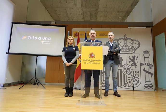 Archivo - Pilar Bernabé, Ángel Víctor Torres y Arcadi España, durante una rueda de prensa tras la reunión de la Comisión Interministerial para el desarrollo de medidas urgentes por la DANA