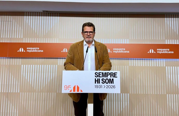 El vicesecretario de Comunicación y portavoz de ERC, Isaac Albert, en rueda de prensa.
