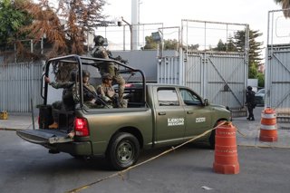 Archivo - 26 February 2026, Mexico, Mexico City: The Mexican army is deployed to guard the Forensic Expert Center of the Attorney General's Office (FGR)