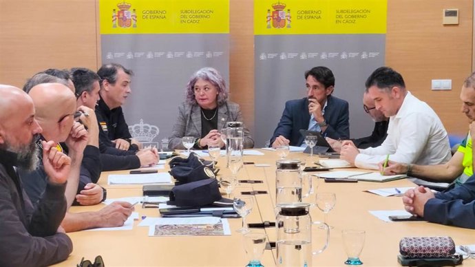 La subdelegada del Gobierno en Cádiz, Blanca Flores, presidiendo una reunión de coordinación de la seguridad por el encuentro de Copa del Rey que disputarán el Xerez CD y el Cádiz CF este miércoles 28 de octubre en Jerez.