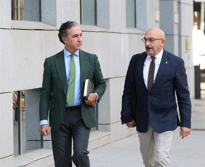 El teniente coronel de la Guardia Civil y jefe de operaciones de la Comandancia de Ceuta, Miguel Lobo,  a su llegada a la Audiencia Nacional, a 26 de octubre de 2026, en Madrid (España). 