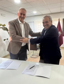De izquierda a derecha, Andrea Lazzari, presidente de Zerosei Event Spain, y Gerardo Correas, presidente de WINEMAD.