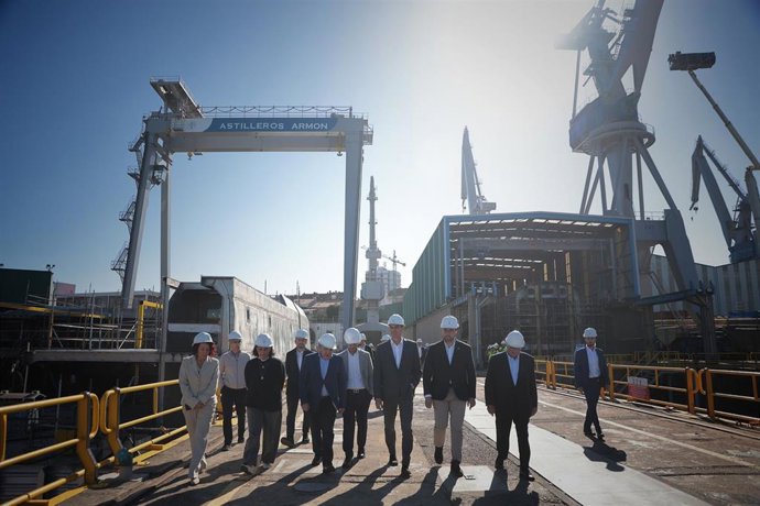 El presidente del Gobierno, Pedro Sánchez, durante su visita a las instalaciones en Gijón (Asturias) de los astilleros Armón.