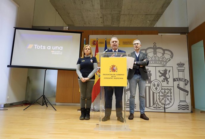 Archivo - Arxiu - Pilar Bernabé, Ángel Víctor Torres i Arcadi España, durant una roda de premsa després de la reunió de la Comissió Interministerial per al desenvolupament de mesures urgents per la DANA