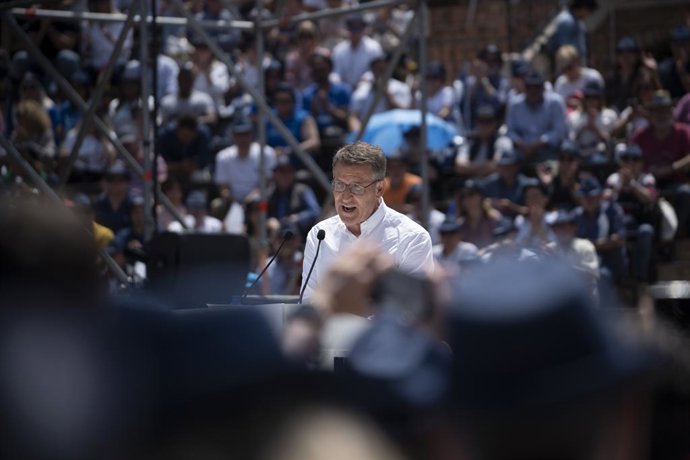 Archivo - Arxiu - El president del Partit Popular, Alberto Nuñez Feijóo, intervé  en un míting en la Plaça de Bous, a 21 de maig del 2023, a València