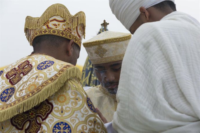 Archivo - Representantes religiosos celebran el Timket —la cEpifanía de la Iglesia ortodoxa etíope— en Seattle, Estados Unidos