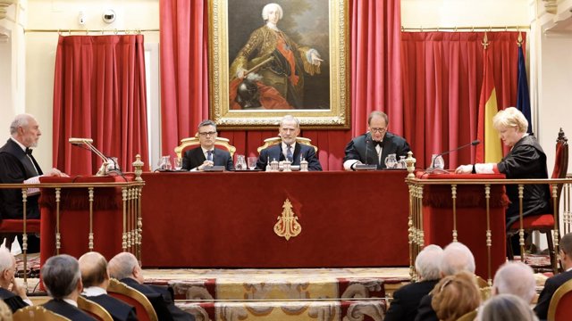 El Rey preside la apertura de curso de las Reales Academias