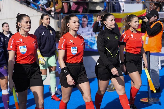 Archivo - Referees during the Spanish Women League, Liga F, football match played between Real Madrid and CD Costa Adeje Tenerife at Alfredo Di Stefano stadium on February 22, 2026, in Valdebebas, Madrid, Spain.