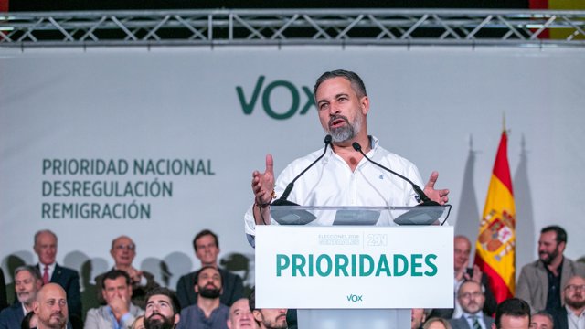 El presidente de Vox, Santiago Abascal, durante el acto de presentación de los candidatos de Vox para las elecciones del 29N en Talavera de la Reina, a 26 de octubre de 2026, en Talavera de la Reina, Toledo, Castilla-La Mancha (España).