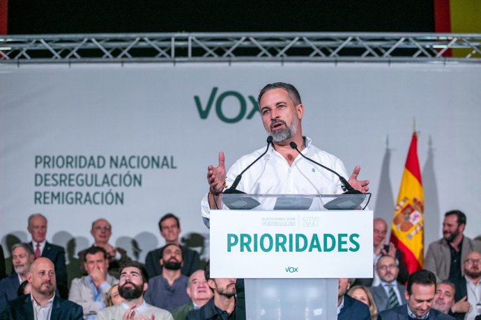 El presidente de Vox, Santiago Abascal, durante el acto de presentación de los candidatos de Vox para las elecciones del 29N en Talavera de la Reina, a 26 de octubre de 2026, en Talavera de la Reina, Toledo, Castilla-La Mancha (España).