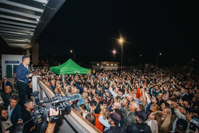 El líder de Vox, Santiago Abascal, antes de un acto en Talavera de la Reina (Toledo) enmarcado en la precampaña para las elecciones del 29N.