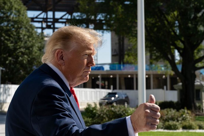 October 25, 2026, Washington, District Of Columbia, United States: President DONALD TRUMP speaks to the press before departing the White House en route to Port Huron, Michigan, where he is scheduled to hold a political rally.,Image: 1146528424, License: R