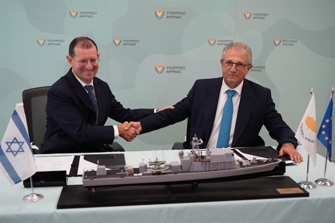 Altos cargos de Defensa de Israel y Chipre Amir Baram y Stelios Kountouris