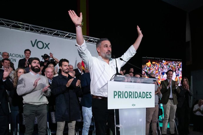 El presidente de Vox, Santiago Abascal, durante el acto de presentación de los candidatos de Vox para las elecciones del 29N en Talavera de la Reina, a 26 de octubre de 2026, en Talavera de la Reina, Toledo, Castilla-La Mancha (España). 
