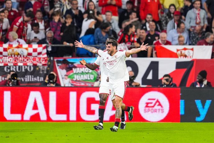 Isaac Romero celebra el 1-0 en el Sevilla-Osasuna en LaLiga EA Sports 26-27