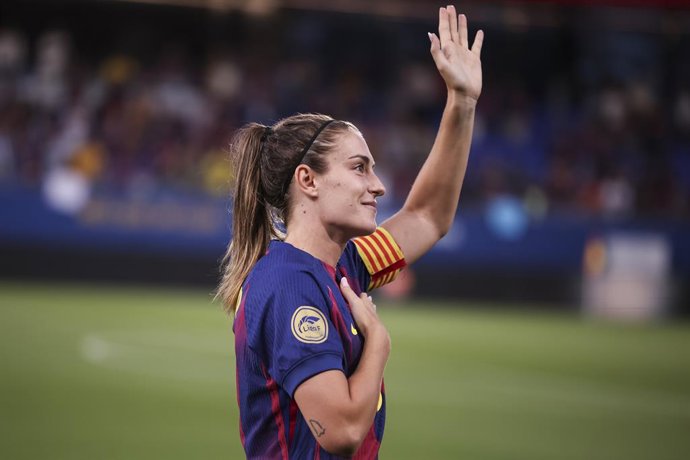 Archivo - Arquivo - Alexia Putellas se despede dos torcedores em sua última partida como jogadora do FC Barcelona, após a partida da Liga F, o campeonato espanhol de futebol feminino, disputada entre o FC Barcelona e a Real Sociedad no Estádio Johan Cruyf