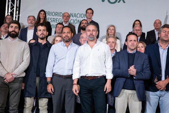 El presidente de Vox, Santiago Abascal, durante el acto de presentación de los candidatos de Vox para las elecciones del 29N en Talavera de la Reina, a 26 de octubre de 2026, en Talavera de la Reina, Toledo, Castilla-La Mancha (España). 
