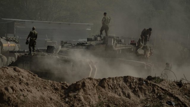 Archivo - Soldados israelíes preparan tanques para la invasión de Gaza en la frontera con dicho territorio