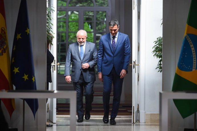 Archivo - MADRID, April 27, 2023  -- Spanish Prime Minister Pedro Sanchez (R) meets with Brazilian President Lula da Silva at the La Moncloa Palace in Madrid, Spain, April 26, 2023.