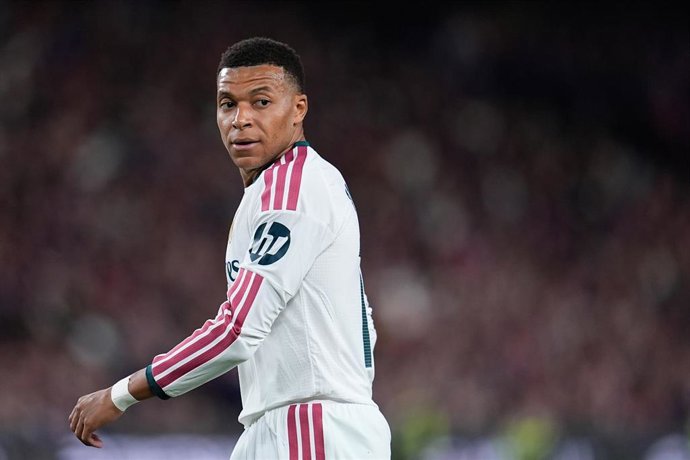 Archivo - El delantero del Real Madrid, Kylian Mbappé durante un partido.