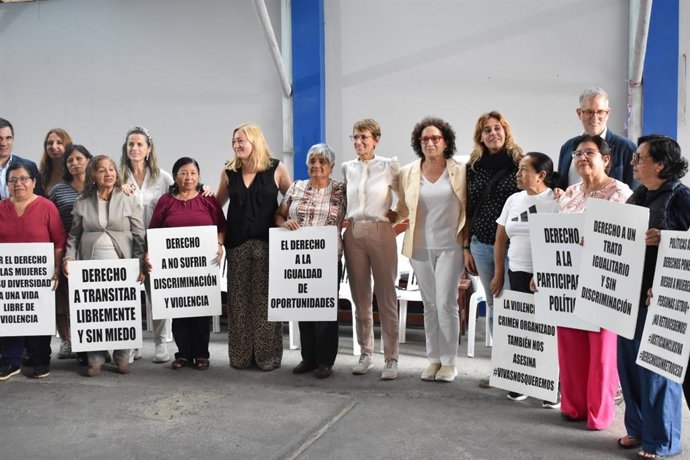 La delegación navarra ha conocido a personas beneficiarias del proyecto impulsado con fondos de cooperación navarra.