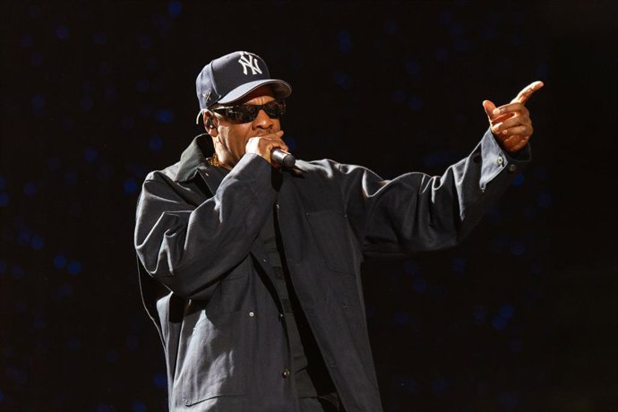 Archivo - Jay-Z toma el testigo de Bad Bunny y actuará en la Super Bowl 2027