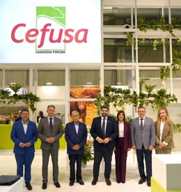 Imagen del equipo direcivo de Cefusa con el presidente de la Comunidad, Fernando López Miras, el consejero de Agua, Agricultura, Ganadería y Pesca, Joaquín Buendía, y el alcalde de Lorca, Fulgencio Gil.