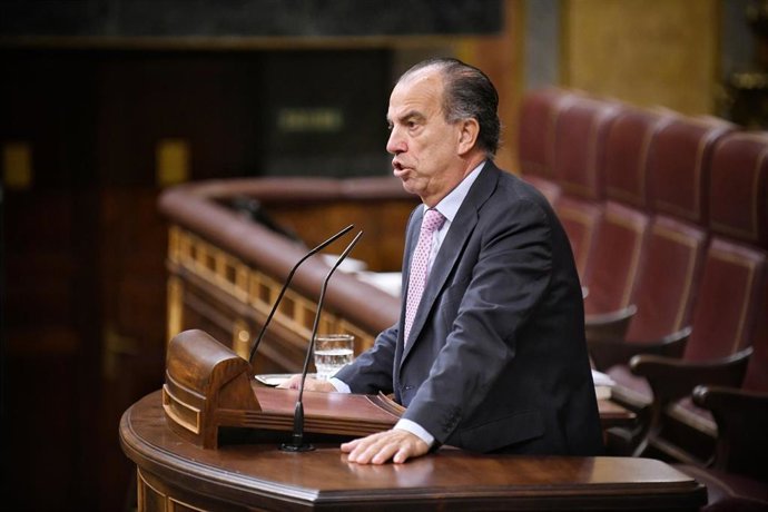Archivo - El diputado del Partido Popular Carlos García Adanero durante una sesión plenaria en el Congreso de los Diputados, a 16 de septiembre de 2025, en Madrid (España).