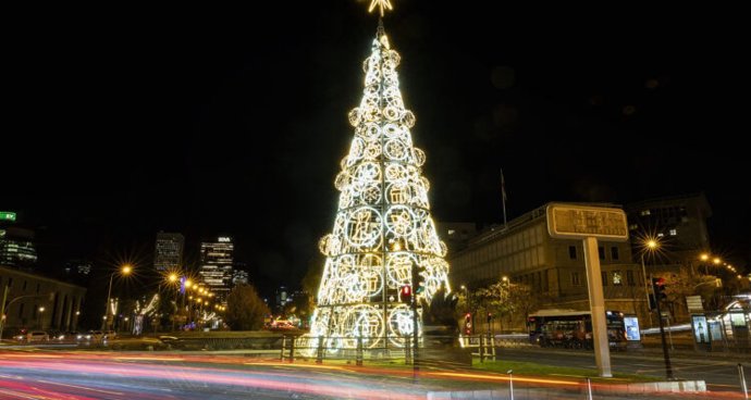Iluminación navideña en la plaza de San Juan de la Cruz