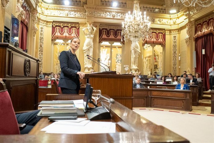 La presidenta de Illes Balears, Margarita Prohens, durante el Debate de Política General de Baleares, en el Parlament Balear, a 20 de octubre de 2026, en Palma de Mallorca, Mallorca, Islas Baleares (España). 
